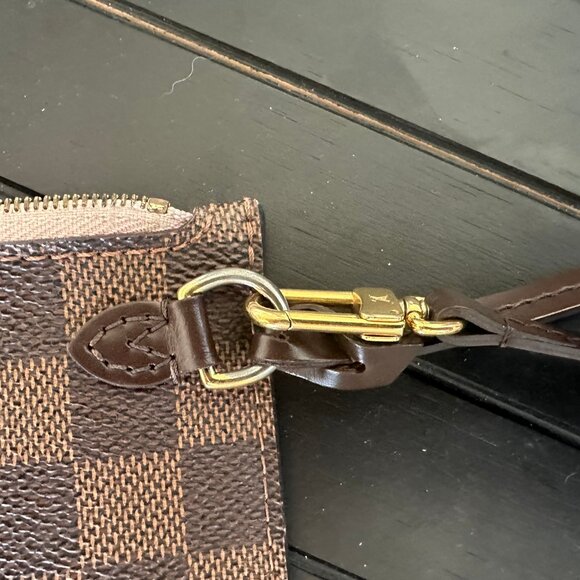 Louis Vuitton Neverfull Pouchette - Rose Ballerine
Make an offer!! - Picture 3 of 4